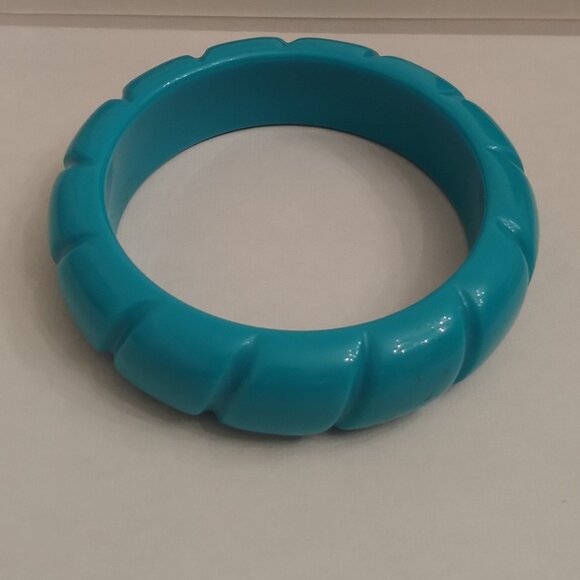 Vintage 1950"s Bakelite Blue Carved Bracelet Bangle - Picture 1 of 3